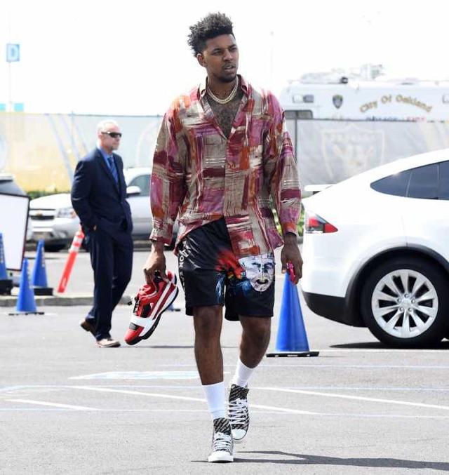 他用双先锋 他用双先锋